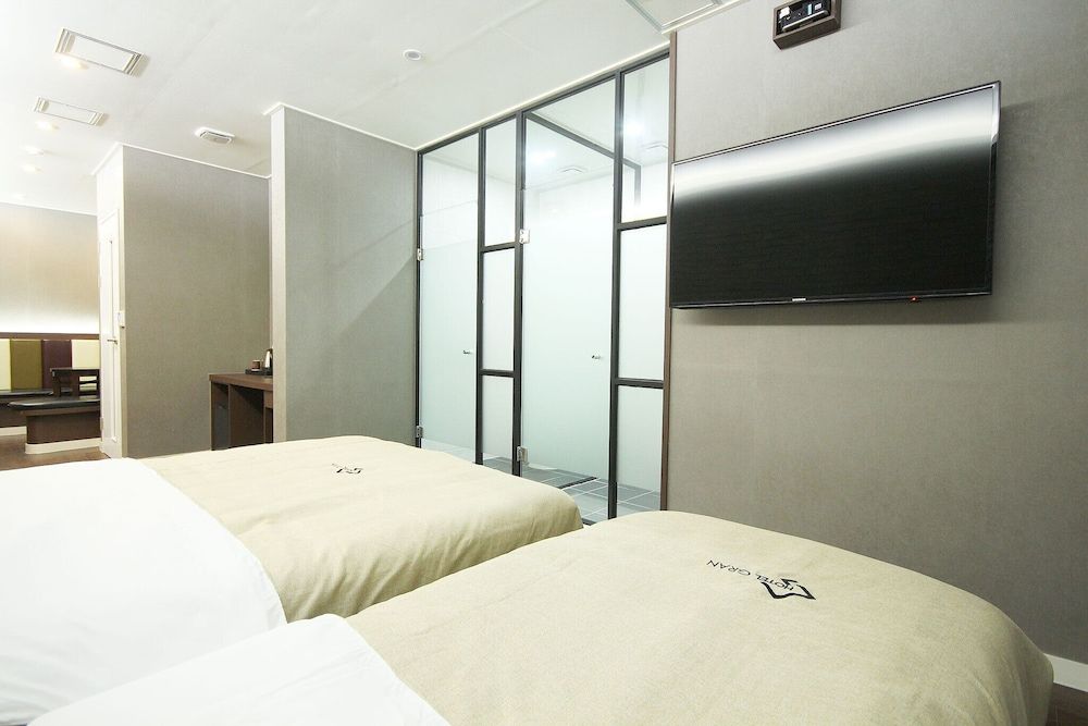 undefined GRAN HOTEL 3