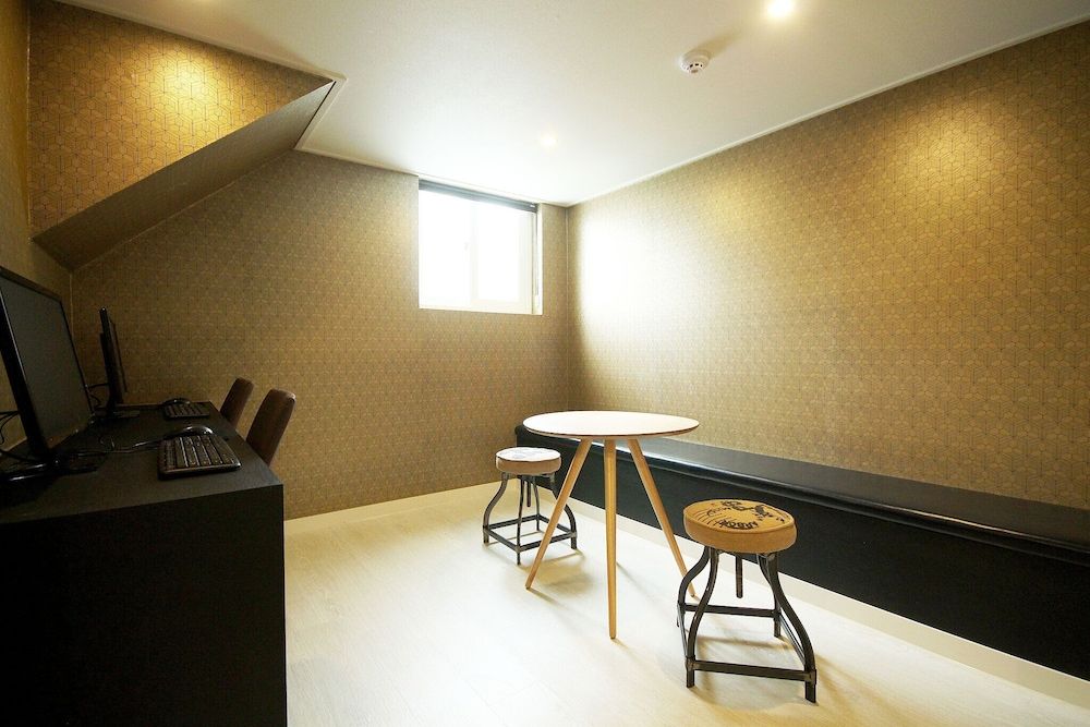 GRAN HOTEL Family Twin Room 8