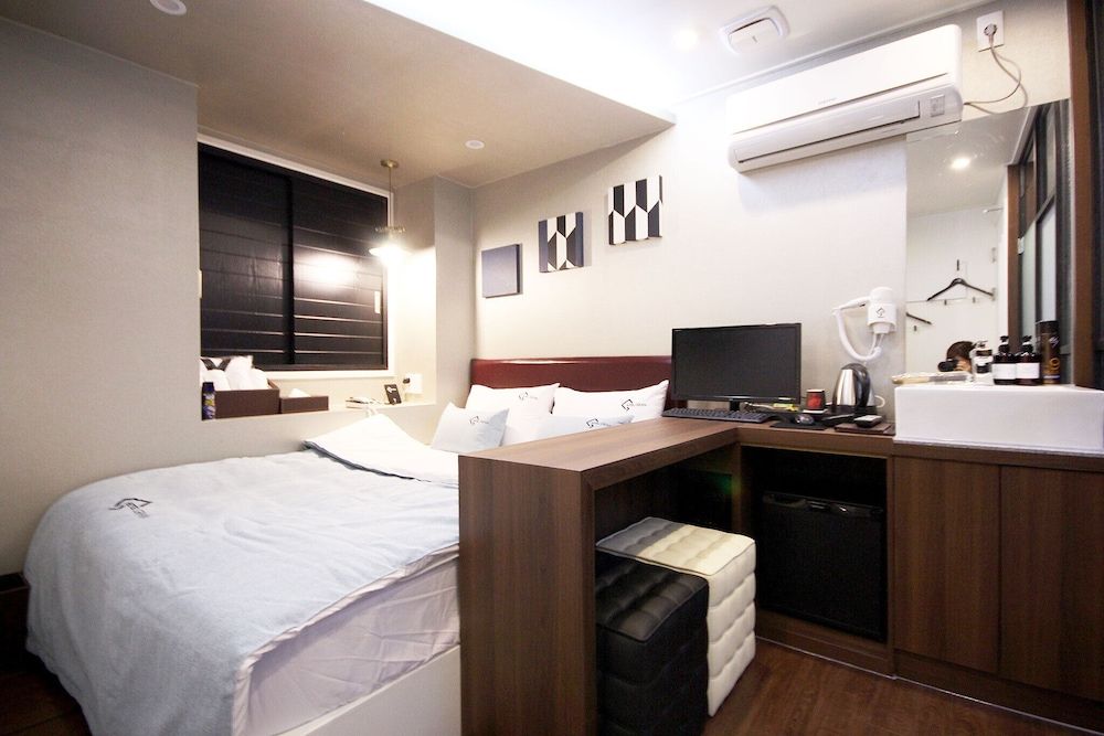 undefined GRAN HOTEL 10