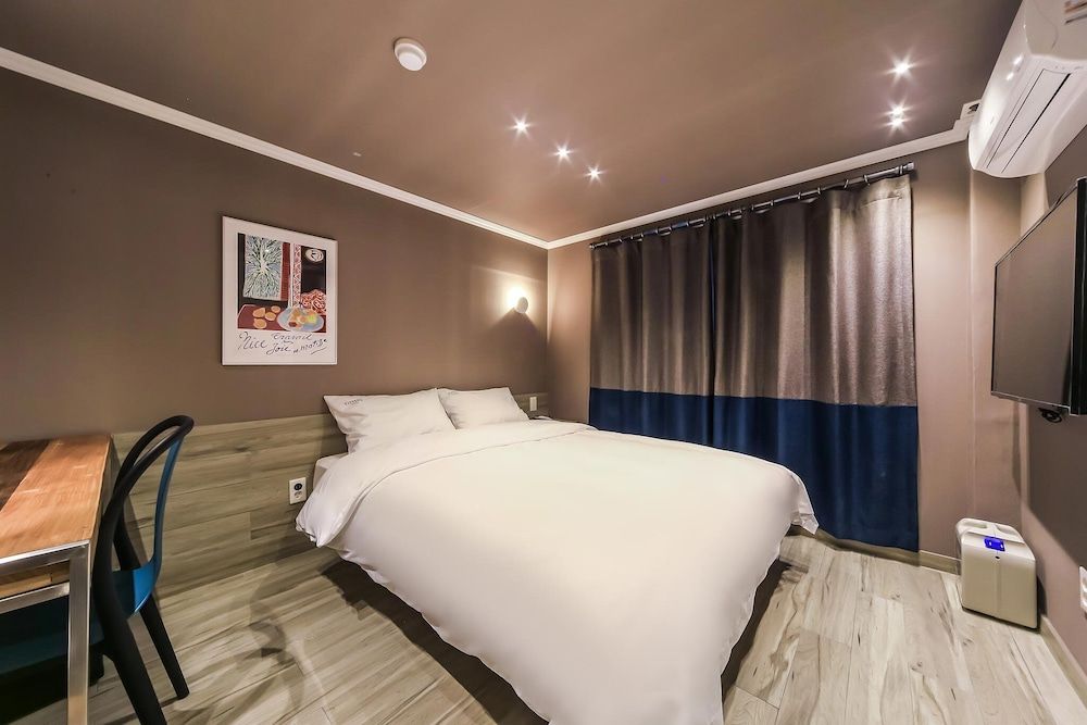 undefined Tinto Hotel