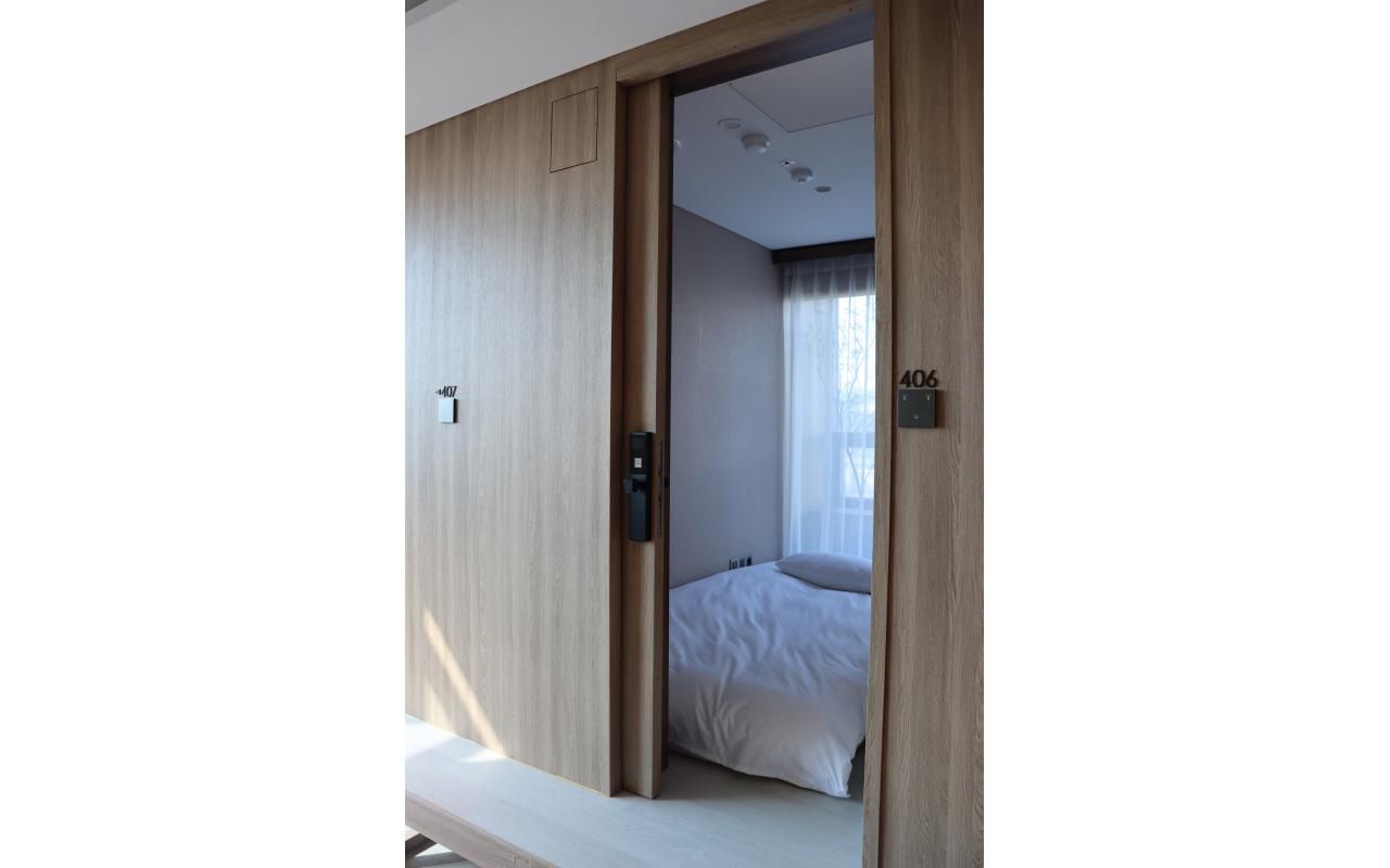 Capsule - Male Only, Non-Smoking