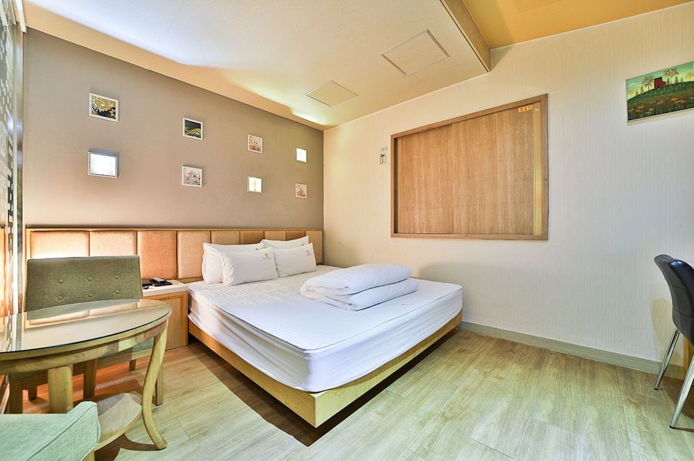 undefined B&B HOTEL 5