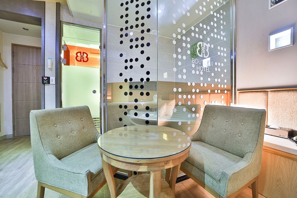 undefined B&B HOTEL 6