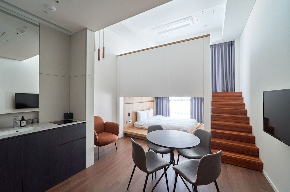 Space & Mood Elite Studio Suite 6