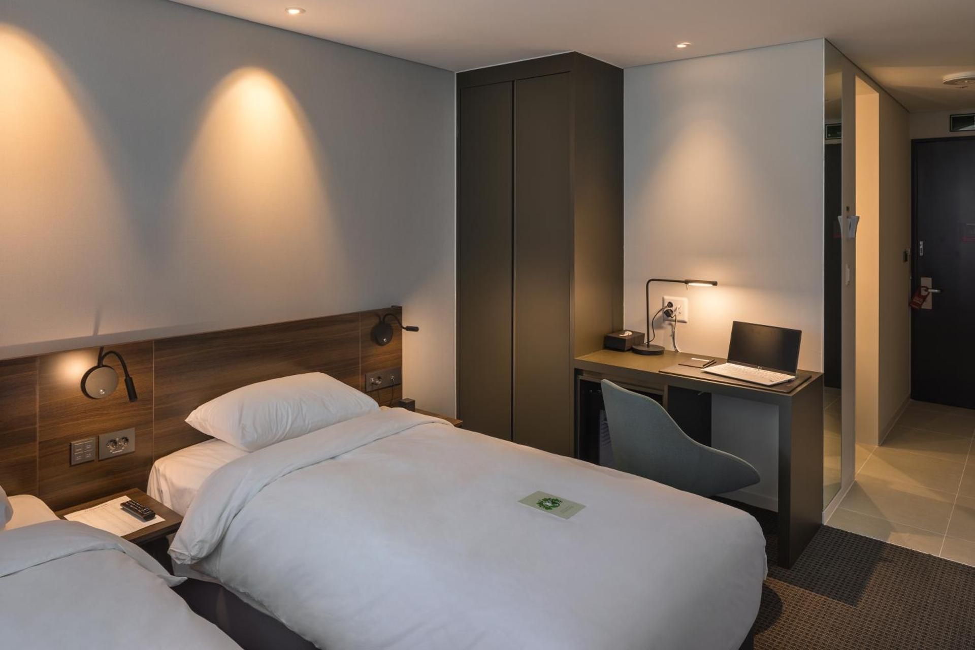 Superior City View Twin Room