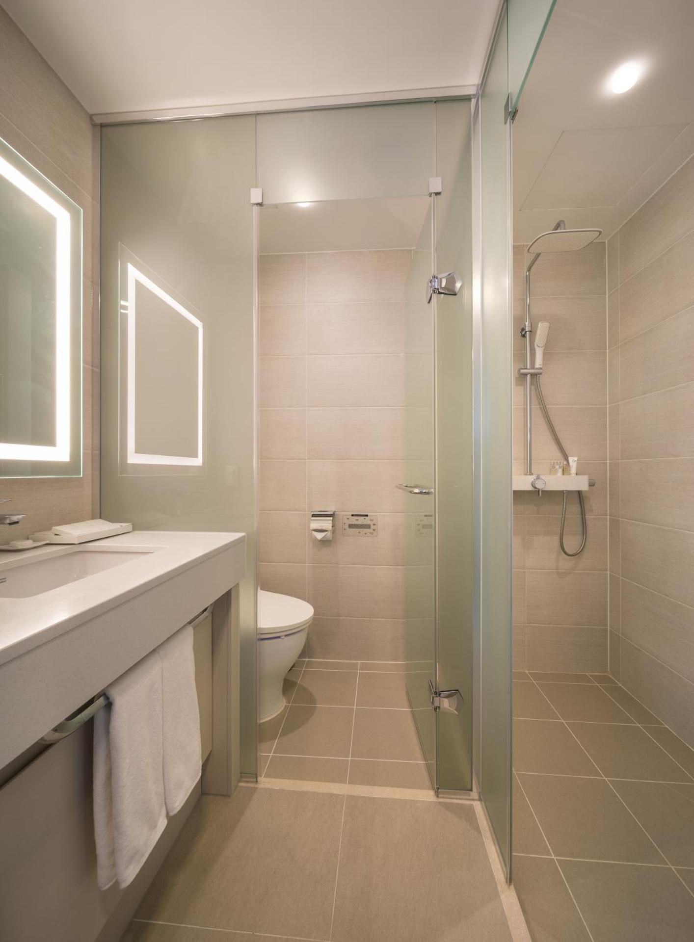 Superior Ocean View Queen Room with Terrace