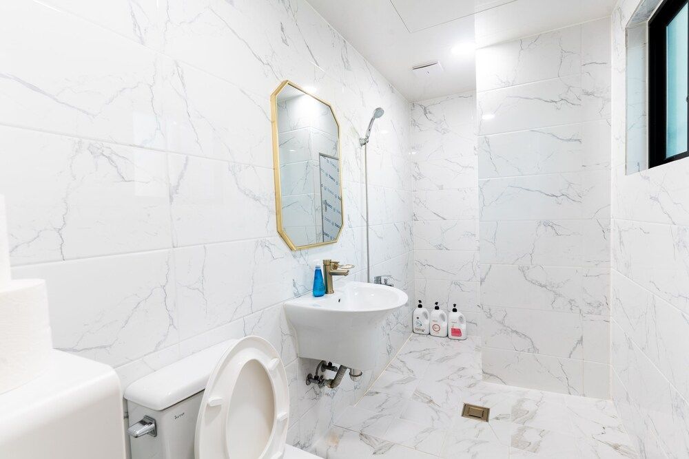 The Wave Pension Family Condo, 3 Bedrooms, Ocean View, Beachside 11