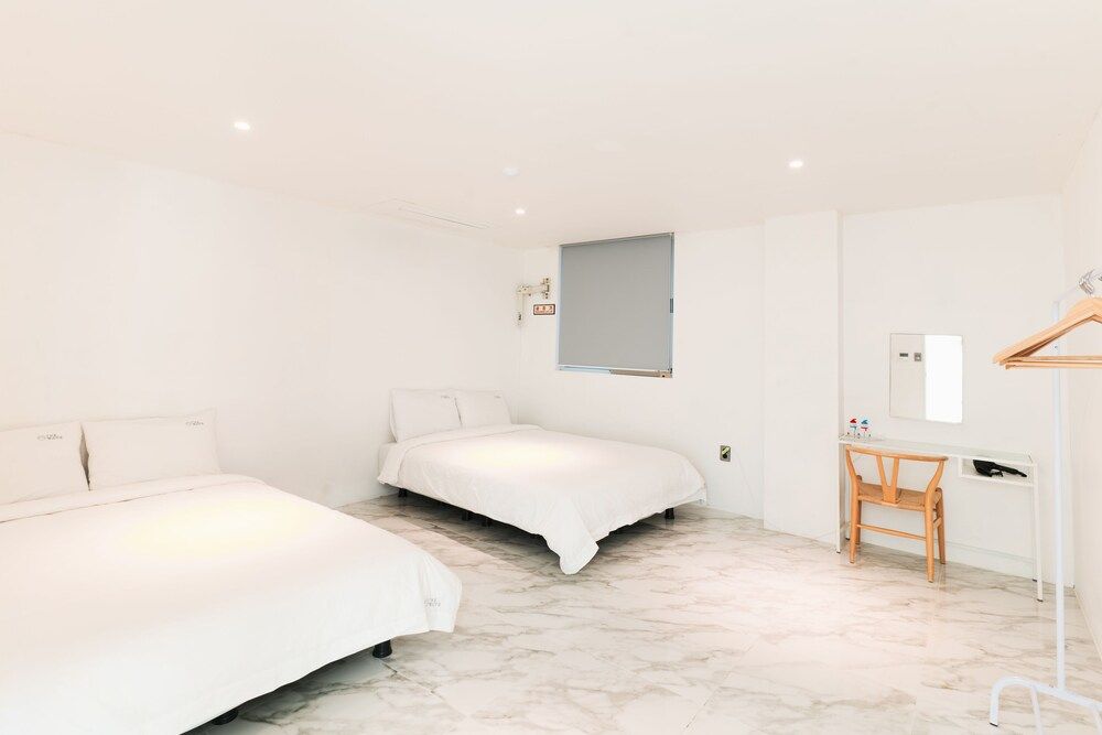 The Wave Pension Family Condo, 3 Bedrooms, Ocean View, Beachside 6