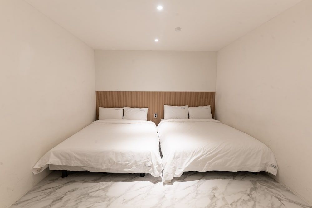 undefined The Wave Pension 9