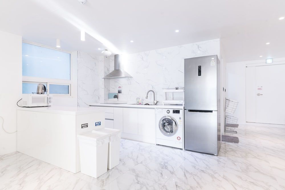 The Wave Pension Family Condo, 3 Bedrooms, Ocean View, Beachside 9