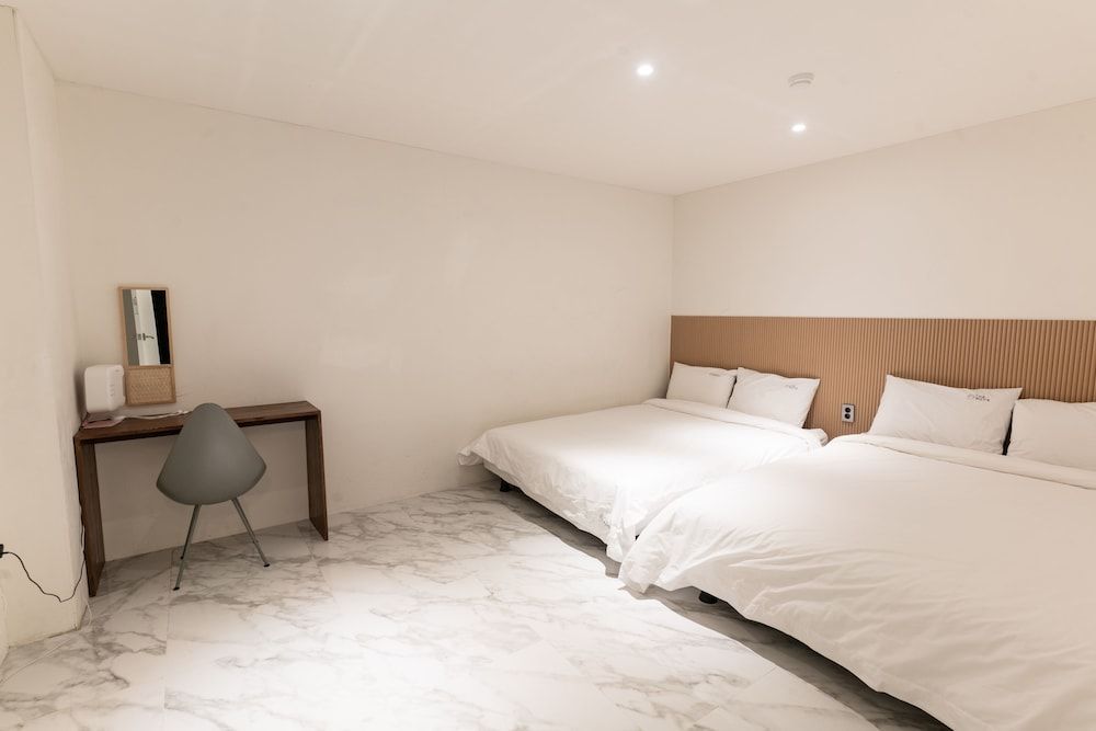 The Wave Pension Family Condo, 3 Bedrooms, Ocean View, Beachside 5