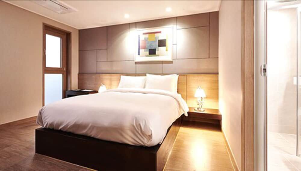 New Raon Stay Deluxe Ondol Room