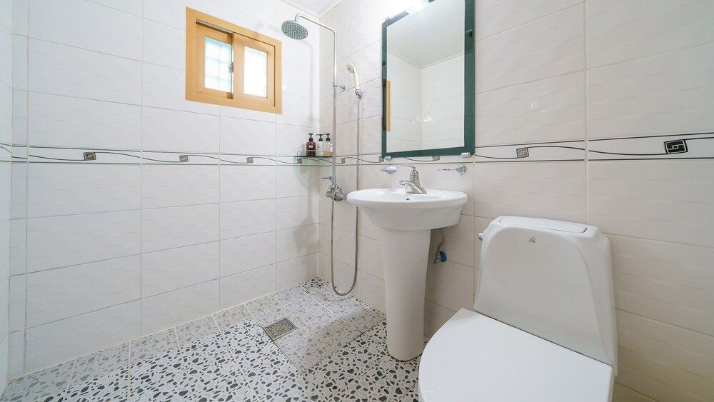 Youngduk Sea & Spa Pension Basic Room, 1 Bedroom (106 Skyblue) 8