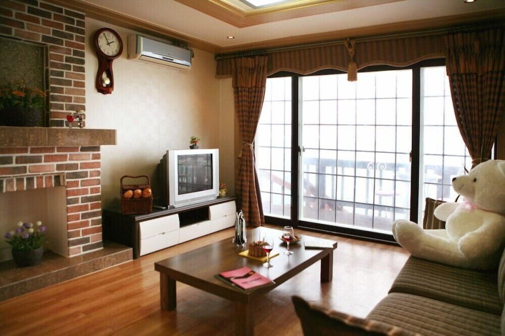 Bada Sori Pension Room (203) 5