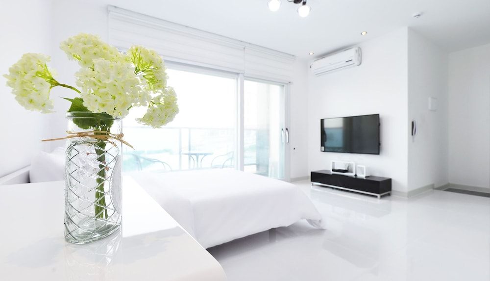 Glories Pension Room (Studio A) 2