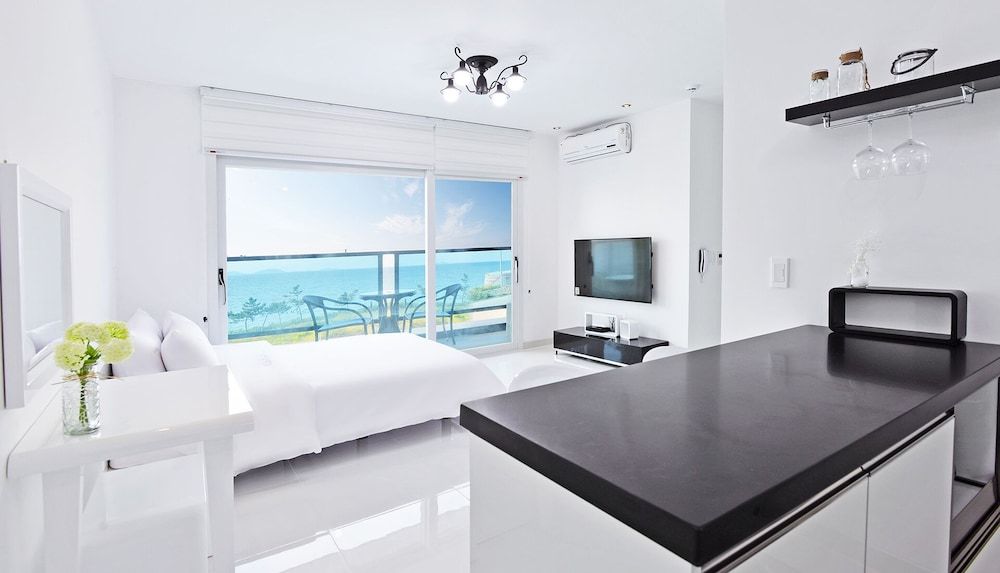 Glories Pension Room (Studio A) 3