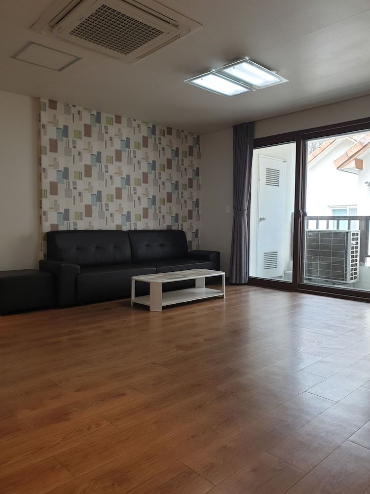 Damyang Meta Pension Suite (KRW10,000 surcharge for extra bedding) 2