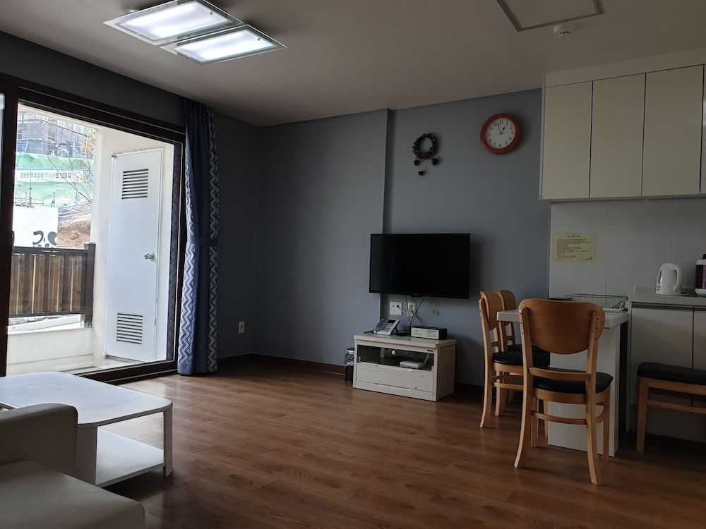 Damyang Meta Pension Family Room B (KRW10,000 surcharge for extra bedding) 2