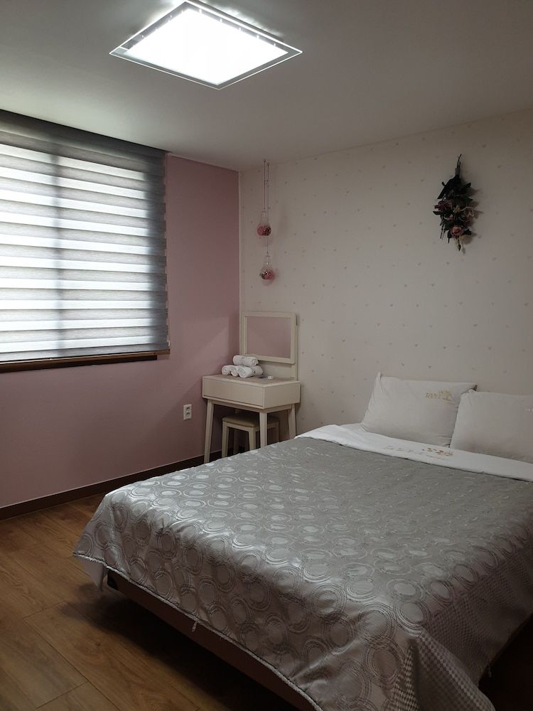 Damyang Meta Pension Standard Room (KRW10,000 surcharge for extra bedding) 3