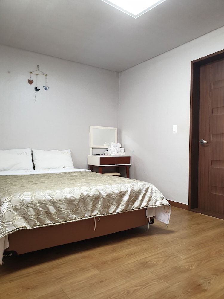 Damyang Meta Pension Suite (KRW10,000 surcharge for extra bedding) 4