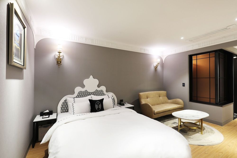 Mari Hotel Premium Double Room 4