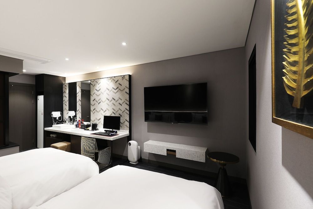 Mari Hotel Premium Twin Room