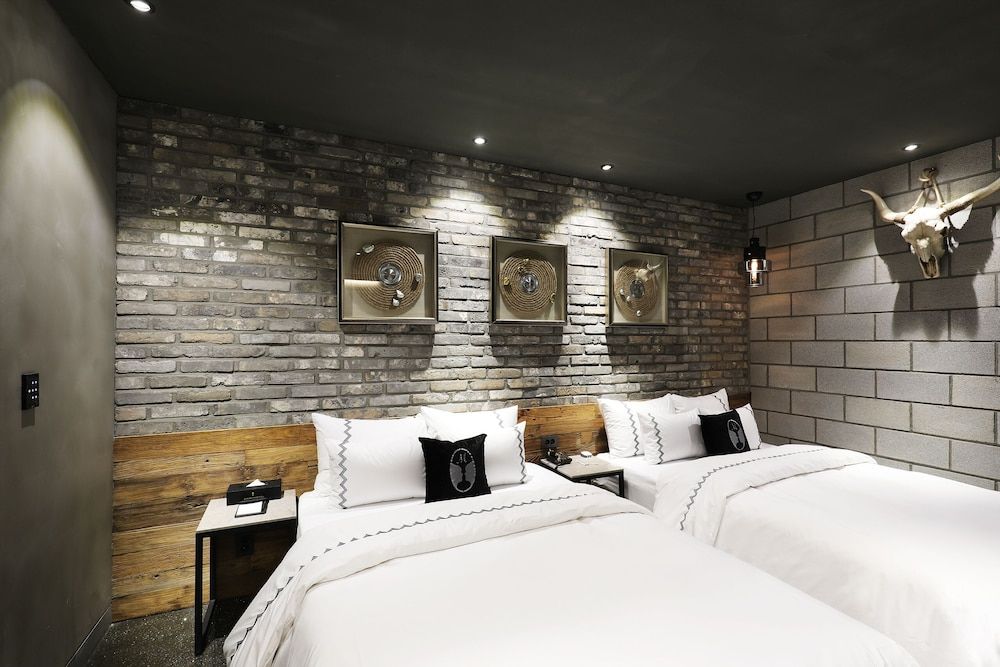 Mari Hotel Premium Twin Room 2