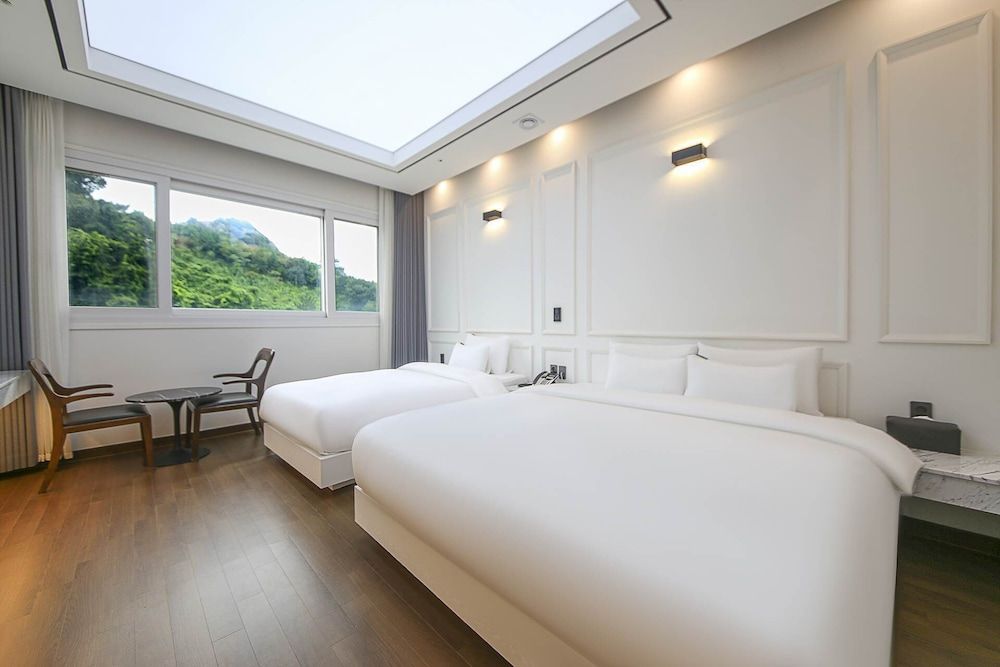 Hotel Demer Suite Twin View Room (Mountain View)