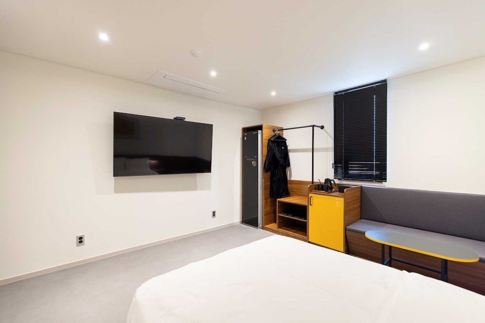 Moor Hotel by Anook Mokpo Deluxe 7