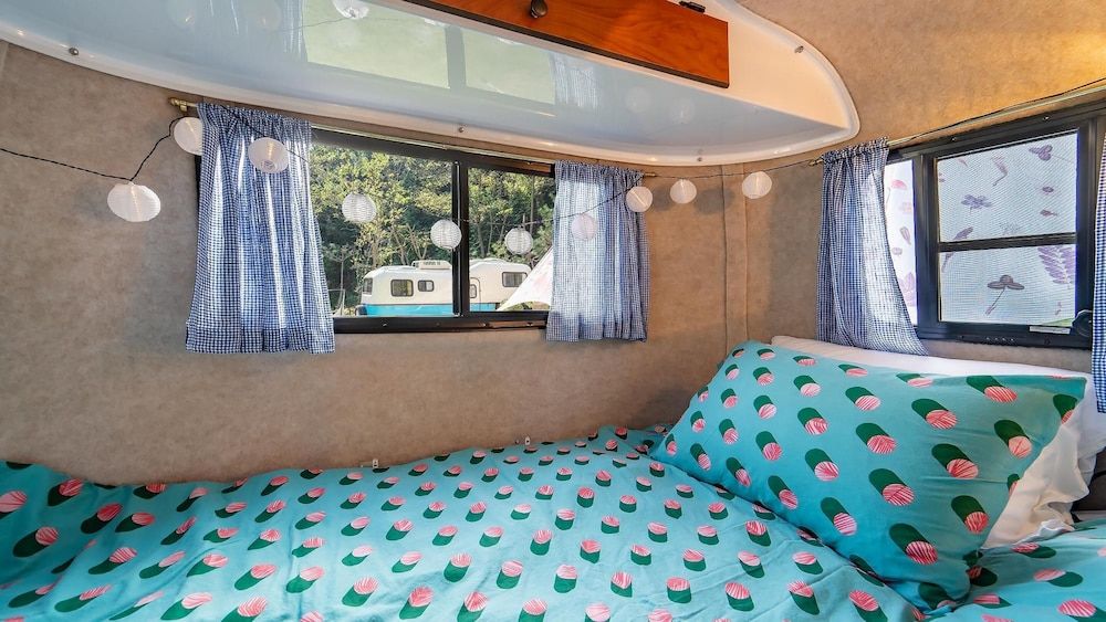 Geumsan Lalaland Caravan Basic Room, 1 Bedroom (Caravan (Deep blue)) 3