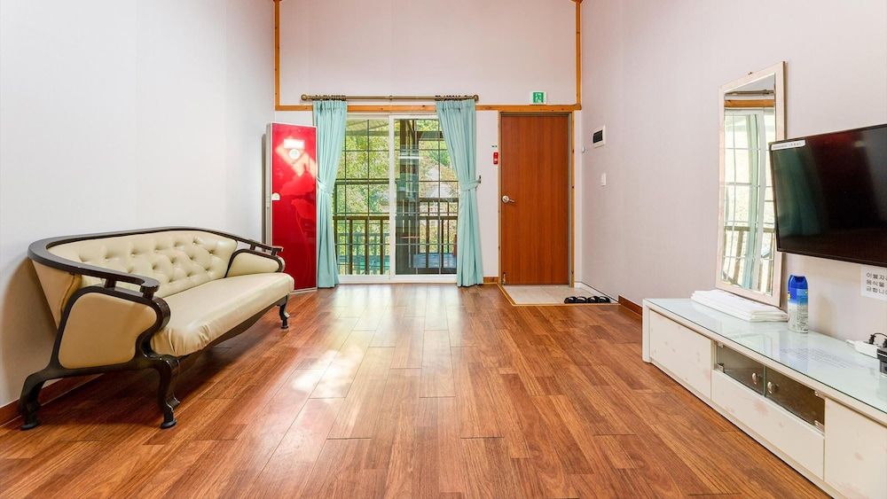 Gapyeong Rainbow Pension Basic Room, 1 Bedroom (Joohwang) 8