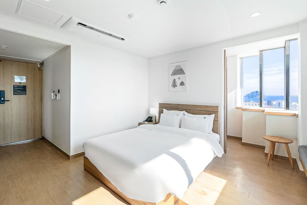 Heyy Seogwipo Panorama Double Room, Ocean View 3