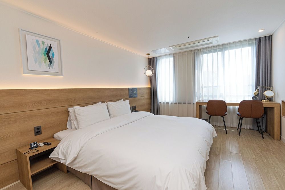 Hotel The Grang Jungmun Premium Double Room 9