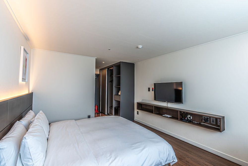 Hotel The Grang Jungmun Premium Double Room 3