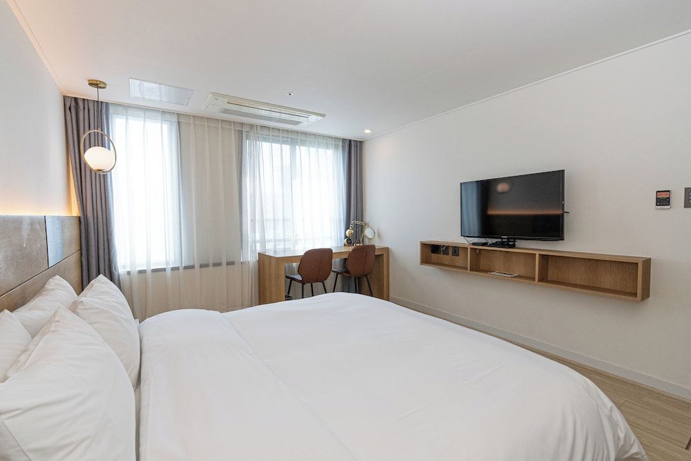 Hotel The Grang Jungmun Premium Double Room 5