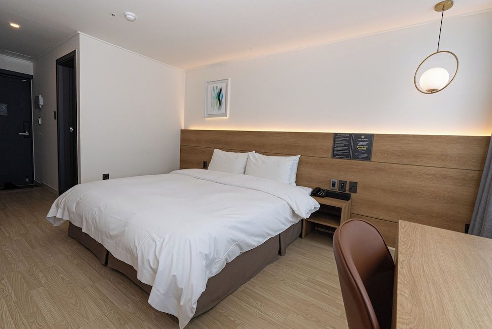 Hotel The Grang Jungmun Premium Double Room 6