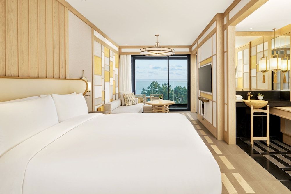 JW Marriott Jeju Resort & SPA Premium Room, 1 King Bed, Non Smoking, Ocean View (Balcony)