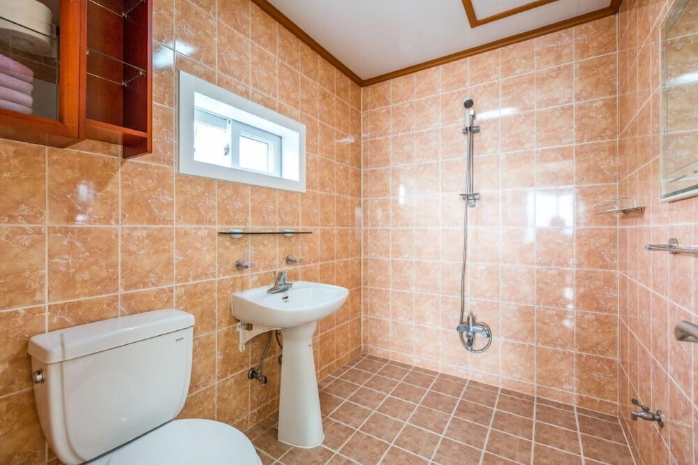 Gajok Pension Room (Second Floor) 4