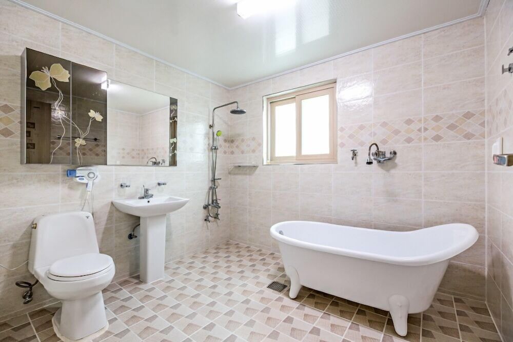 Gajok Pension Room (First Floor) 4