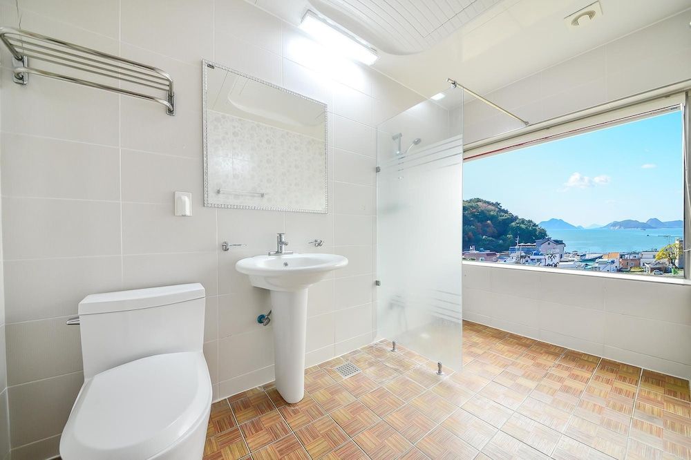 Geoje Gaonara Pension Basic Room, 1 Bedroom (Daeseoyang) 2