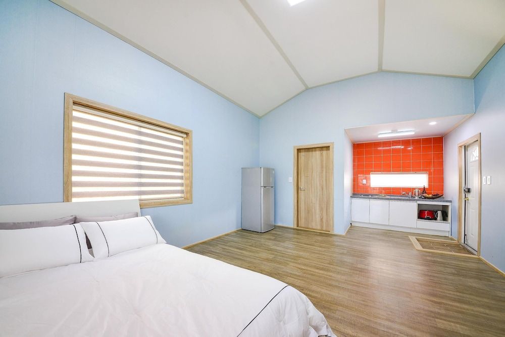 Samcheok Good Friend Pension Basic Room, 1 Bedroom (202 ( F2 )) 4