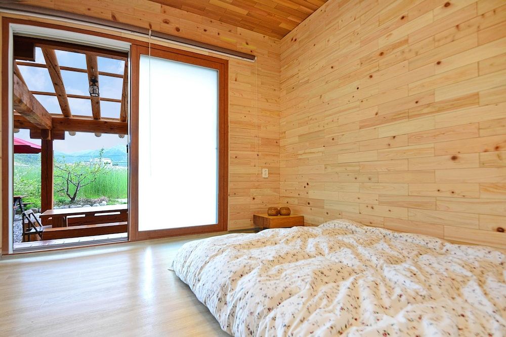 Samcheok View of Sea Pension Basic Room, 4 Bedrooms (Gamnamu ( F1 )) 2