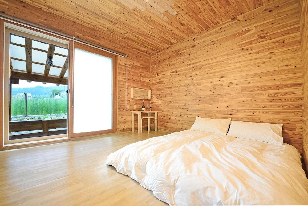 Samcheok View of Sea Pension Basic Room, 4 Bedrooms (Gamnamu ( F1 )) 5