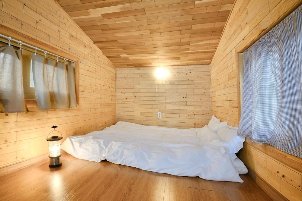 Samcheok View of Sea Pension Basic Room, 1 Bedroom (Pyeonbaeknamu ( F2 )) 6