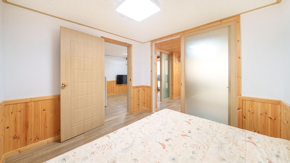 Samcheok sky Pension Basic Room, 2 Bedrooms (A302(danchebang)) 3