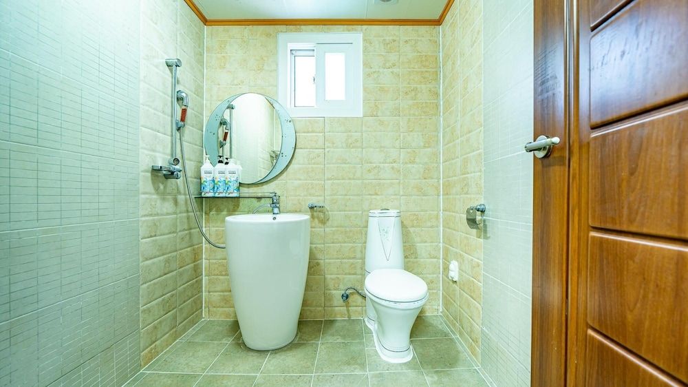 Samcheok Garden Pension Basic Room, 1 Bedroom (Whiparamsae ( F1 )) 6