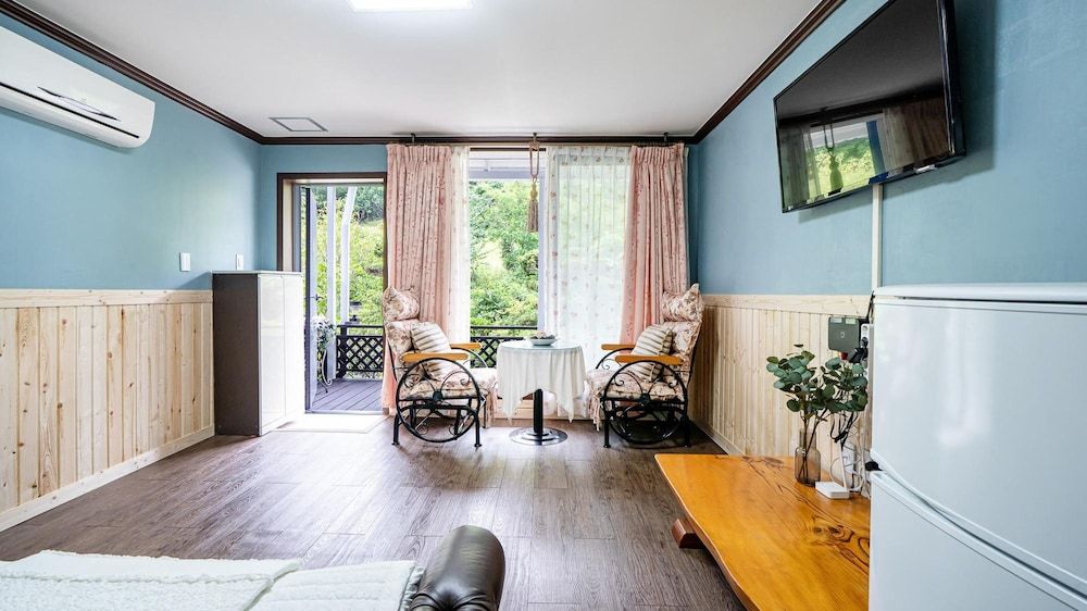 Samcheok Garden Pension Basic Room, 1 Bedroom (Whiparamsae ( F1 )) 7