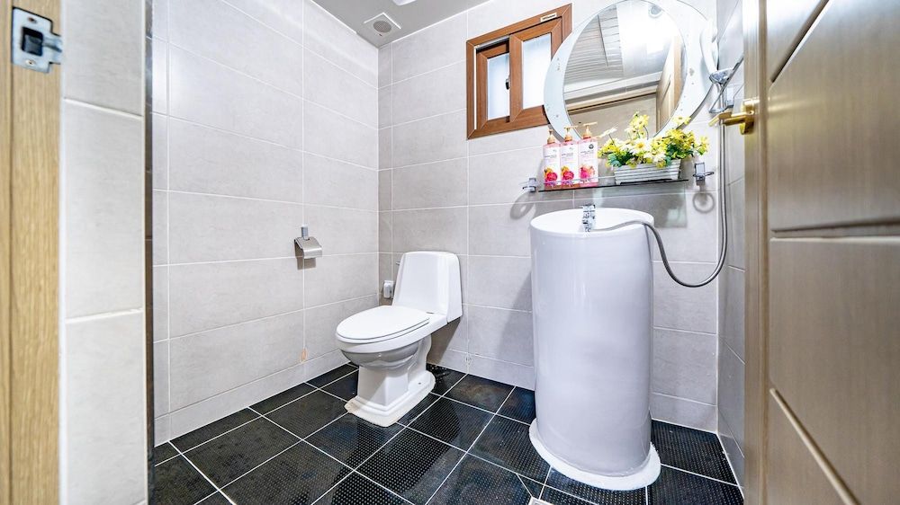 Samcheok Garden Pension Basic Room, 2 Bedrooms (Keukrakjo) 5