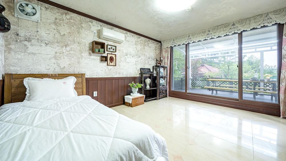 Samcheok Garden Pension Basic Room, 2 Bedrooms (Keukrakjo) 2