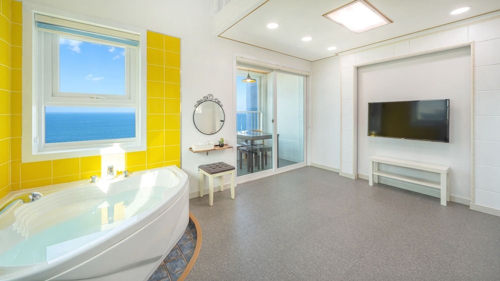 Samcheok Padosori Pension Basic Room, 1 Bedroom (303) 7